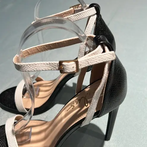 Lulus remi white and black snakeskin ankle strap heels Size 7.5 B38