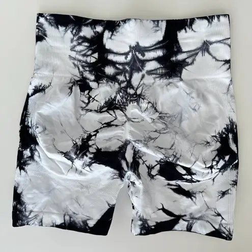 Black & White tie dye marble seamless high waist workout shorts scrunchy butt