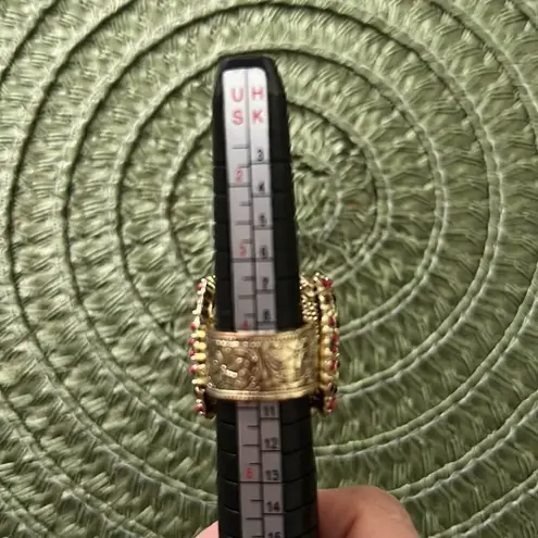 Curations beautiful large red stone ring w/flower details on an ornate band EUC