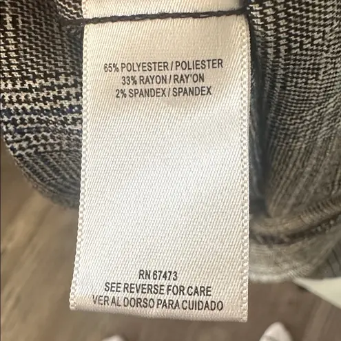 Gabby Skye Gray Plaid Ruffle Sleeve Shift Dress