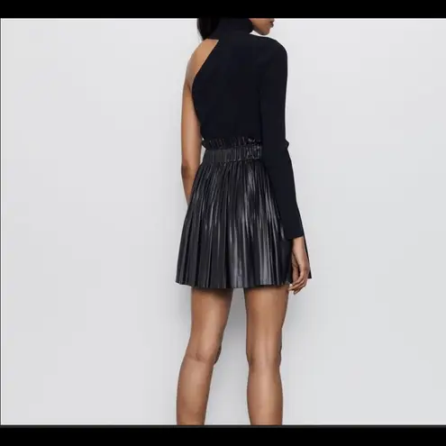 ZARA   BLK  leatherette pleated mini skirt preowned