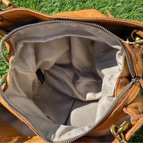 American Leather Co.
LENOX STUDDED TRIPLE ENTRY SATCHEL Tan