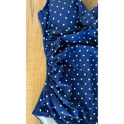 Nip Tuck Swim Women’s Cup Navy Polka Dot One Piece Swimsuit Size 6 Ruche EUC Blue