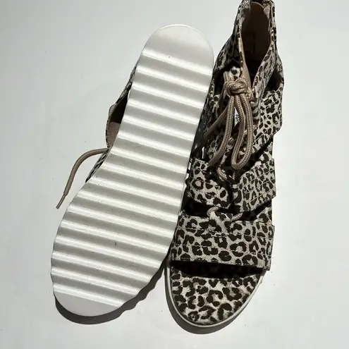 Very G leopard print open sandals Size 9. B61