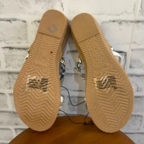 White Mountain NWOT Women’s Whitemt floral braid twist sandals with jewels Size 6