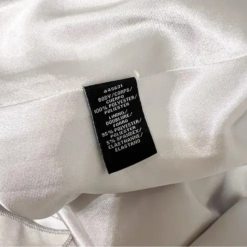 Monique Lhuillier Blue White Floral Gown
Bow Back Formal Size 4