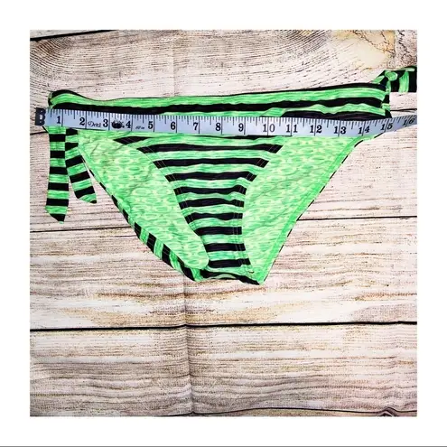 Oakley Green and Black Reversible swim bottom Size M/L