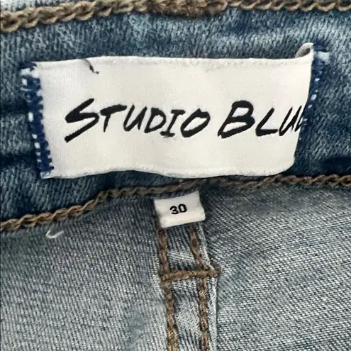 Studio Blue Women's Blue Distressed Jeans with Rips. Size 30