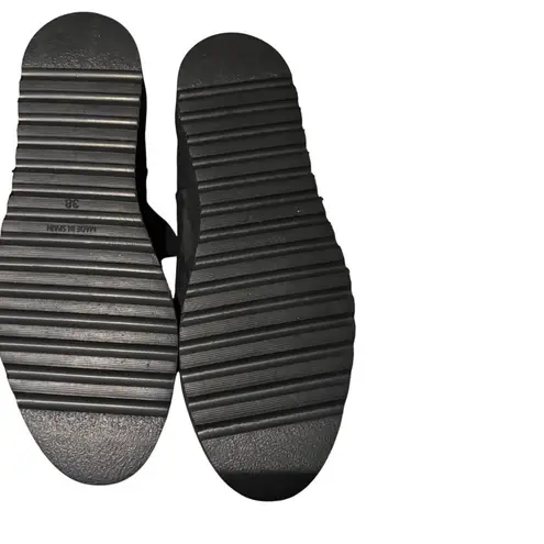 Eric Michael Womens Black Suede Ankle Boots With Zipper Closure Size 38 US 7.5 - Image 5