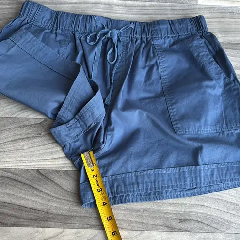 Blue Cargo Shorts with Elastic Waistband and Relaxed Fit Size XL