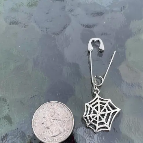 Handmade Unique Elegant Punk Gothic Style Web Spider Safety Pin Design Hoop Earrings, Boho