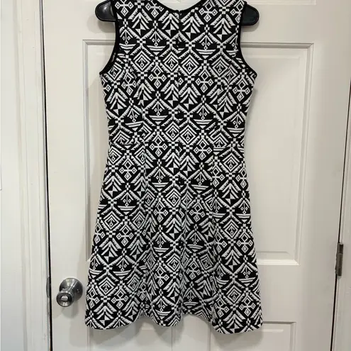 Sharagano A-Line Mini Dress Sleeveless Pockets Zipper Black/White Flowy Size 2