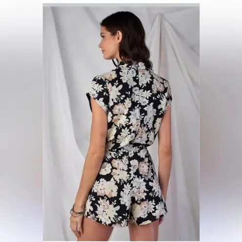 NWT Sugar + Lips Black Big Floral Romper Faux Wrap, Tie at Neck, Lined, … Size L