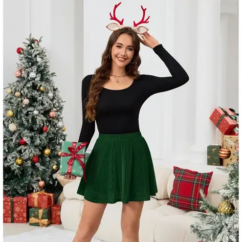 NWT Green Velvet High Waisted Pleated Mini Skort with Built