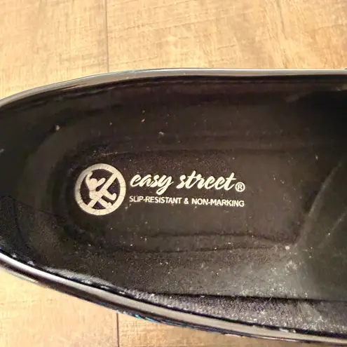 Easy Street Women's Clogs Size 11W Blue Pink Paisley Slip Resistant Shoes Comfy