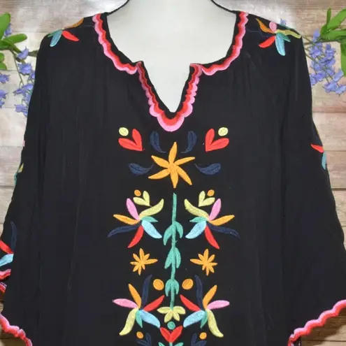 Layerz Clothing Womens Black Short Sleeve V