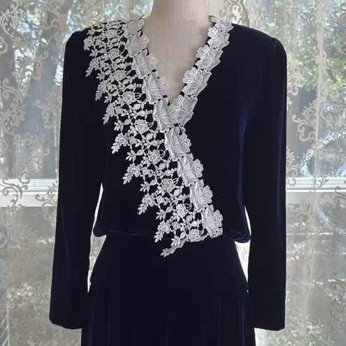 Jessica McClintock velvet Victorian inspired midi dress lace trim