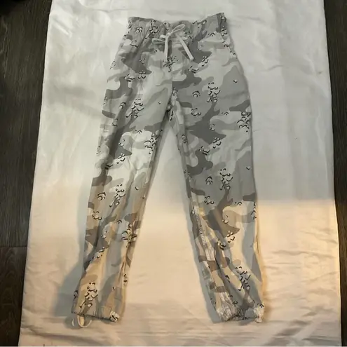 Hollister  Women's Gray White Camo Pants Joggers Ultra High Rise Size S