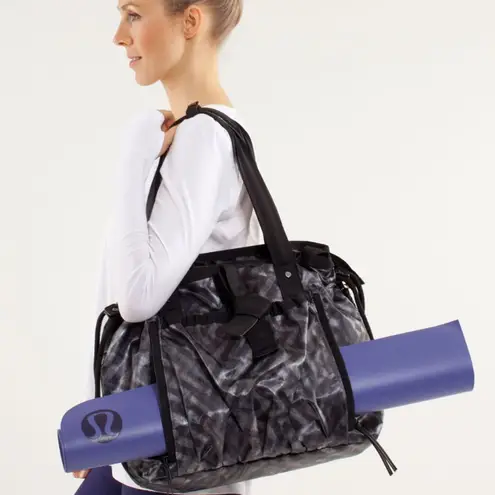 Lululemon ‎ Om tote blazer print large thumbnail 2