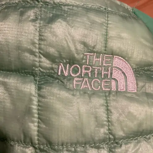 The North Face  Thermoball‎ Jacket Womens Small Green Quilted Puffer Hood Zip - Image 2