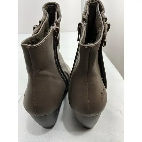 blowfish Womans  Ankle Boots 9 Brown Dbl Side Zip Wedge Heel NWOT