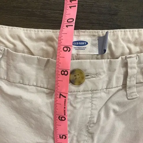 Old Navy  size 4 chino khaki pockets shorts