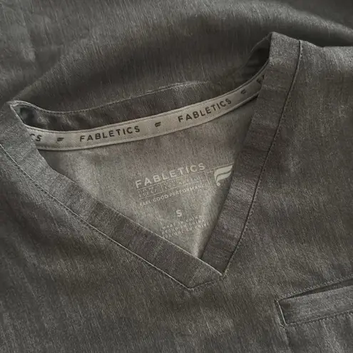 Fabletics  Women's Method 2-Pocket Scrub set 
EUC