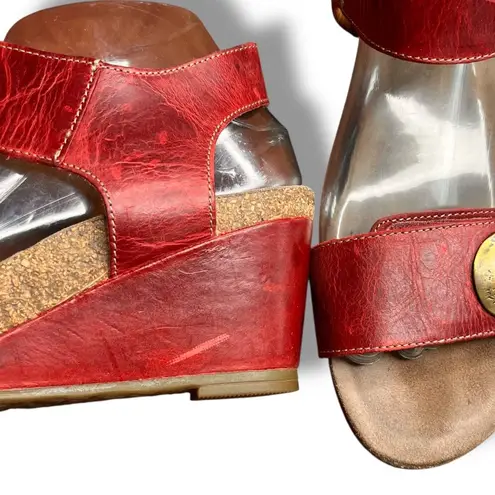 Taos Carousal Leather wedge red open toe sandal size 8