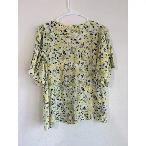 VERO MODA NWT Aware by Tilly Split Neck Blouse Chardonnay Floral Size Large