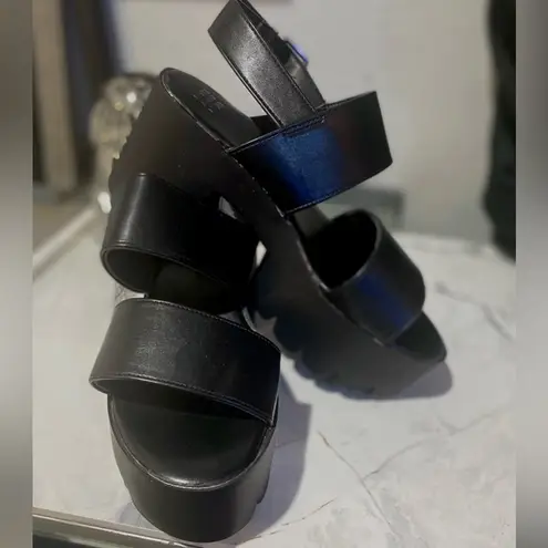 NWOT Black Chunky Open Toe & Buckle Woman’s Leather Sandlas Size:6