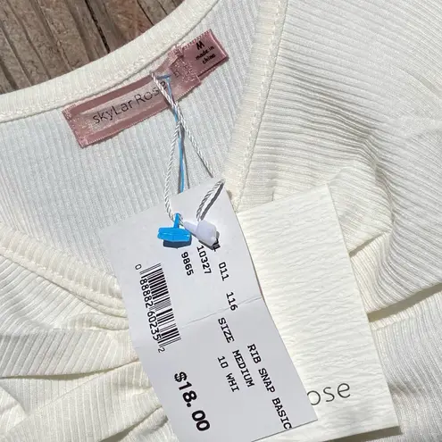 Skylar Rose 🤍 NWT Medium White Ribbed Button Tank Top 🤍