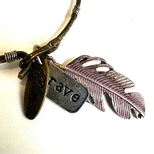 Plunder brave feather bangle bracelet wirh feather
