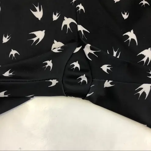 Onzie Bird Novelty Graphic Print Cropped Leggings: Black & White