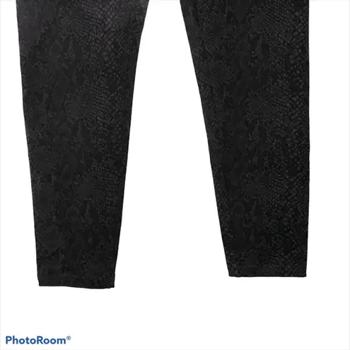 Matty M Snakeskin Cropped Leggings Small EUC Grey Black Stretch Activewear