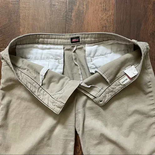 Dickies relaxed khaki shorts, size 12