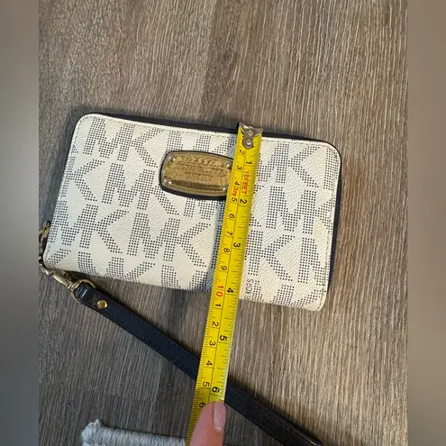 Michael Kors  Monogram Wallet Wrislet thumbnail 9