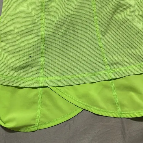 Lululemon  Run: Mod Moves Tank in Zippy Green $58 Like new Yoga Athleisure Size 6