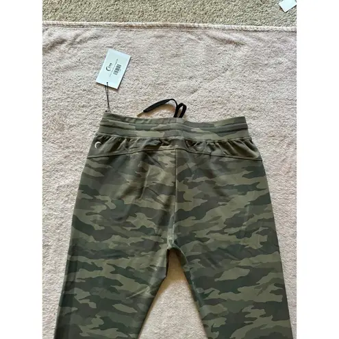 Zyia  Active Women's Camo Unwind Joggers Size Medium NWT