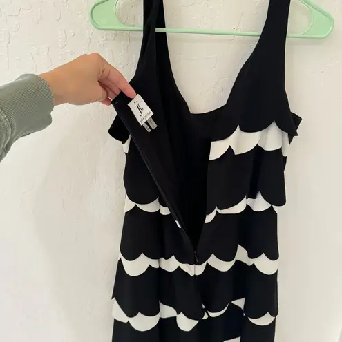 Julia Jordan Sleeveless Tank Scallop Shape Sheath Black White Dress Size 10