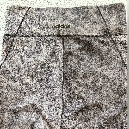 Adidas  AEROREADY  Feel Brilliant 7/8 Length Grey/Black Leggings. NWT Sz M