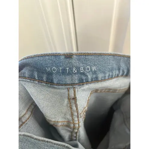 Mott & Bow Light Blue Wash Straight Leg Boyfriend Jeans (30/27)