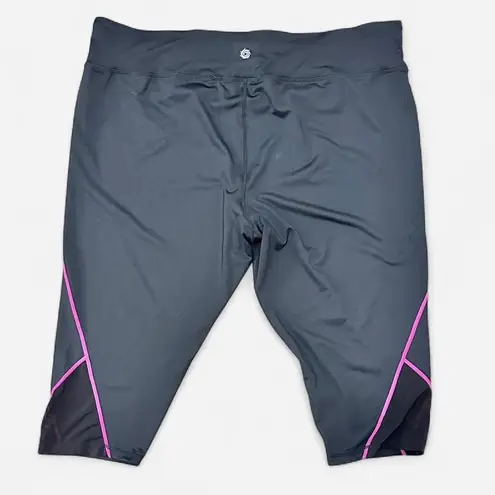 Plus Size 1X Black and pink athletic capri yoga leggings