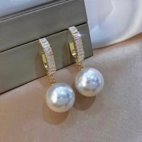 Fashion Elegant White Pearl Zircon Dangle Drop Earrings for Women