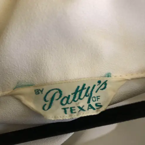 70s white large exaggerated collar oversized blouse with slightly puffy sleeves #70s #puffysleeves Size XL