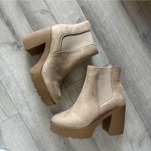 Soda New! Chelsea Ankle boots with lug sole chunky heel in wheat 10 tan