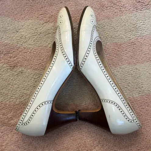 Salvatore Ferragamo Vintage 80s Romanica White Calf Leather Brogue Pumps Preppy