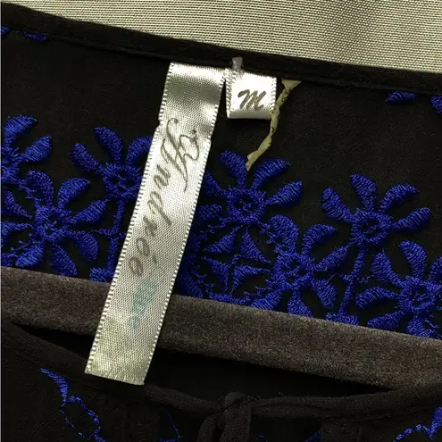 Andree Blue  embroidered blouse. Size Medium - Image 11