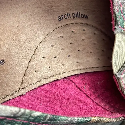 Bob’s Skechers Camouflage Slip