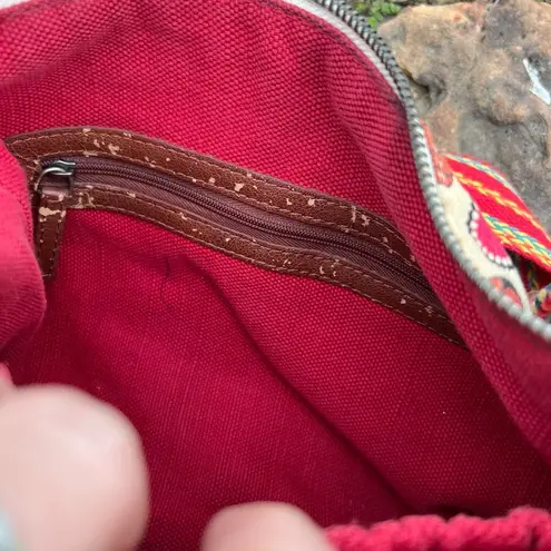 The Sak Sakroots Peace Red Circle Art Deco Cross Body Canvas Purse