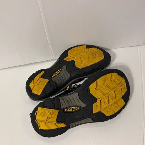 Keen Newport hiking trail walking sandal black fits size 10-10.5